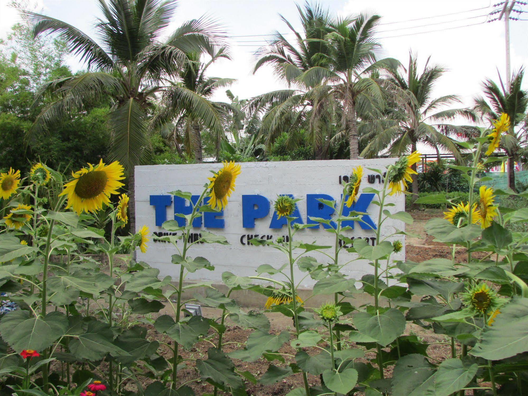 The Park Drive-Thru Check-In Resort Bangkok Exterior foto