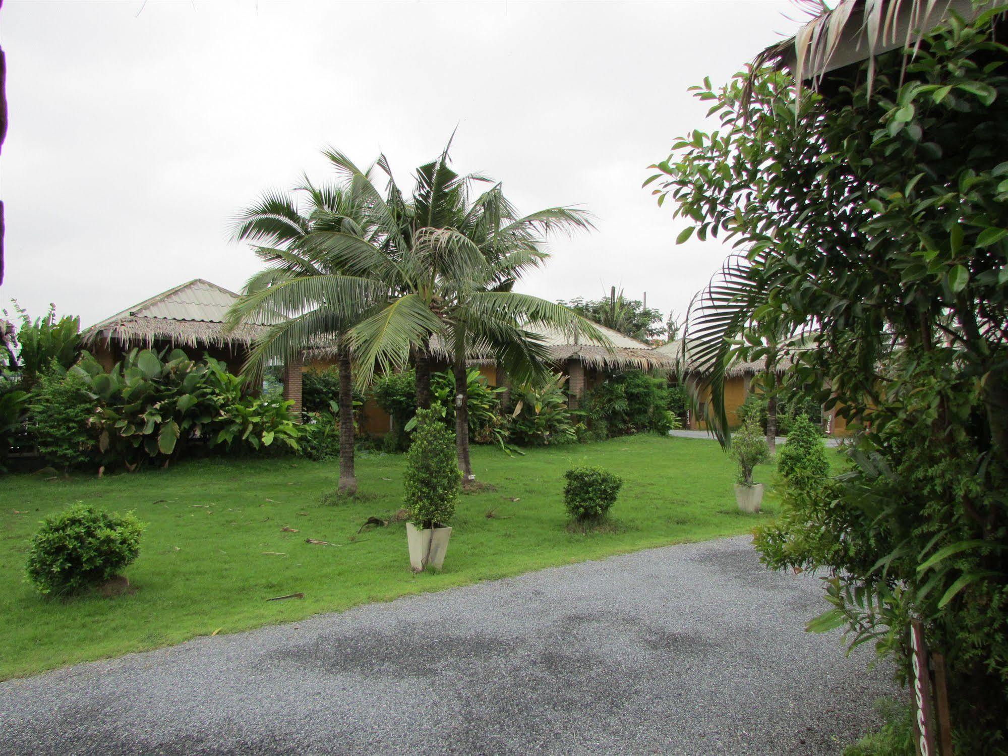 The Park Drive-Thru Check-In Resort Bangkok Exterior foto